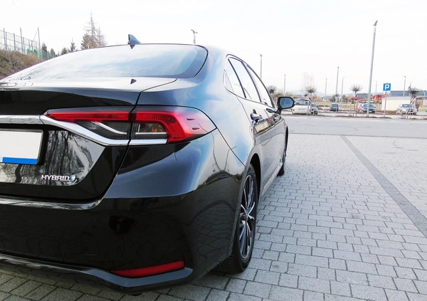 Toyota Corolla cena 76700 przebieg: 83000, rok produkcji 2019 z Chełmża małe 301
